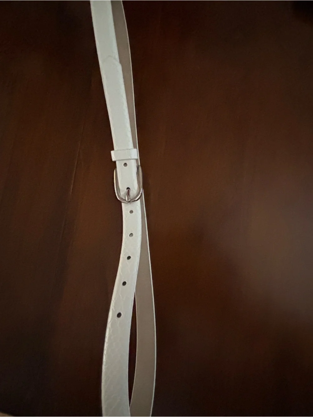 White/Cream Textured Faux-Leather Belt with Silver Buckle. Sz L